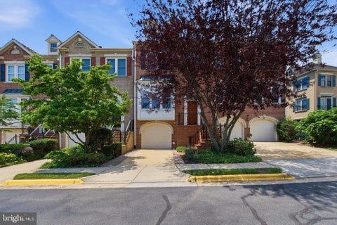 Townhouse For Sale - 6323 Barcroft Mews Drive<br/> FALLS CHURCH, VA 22041