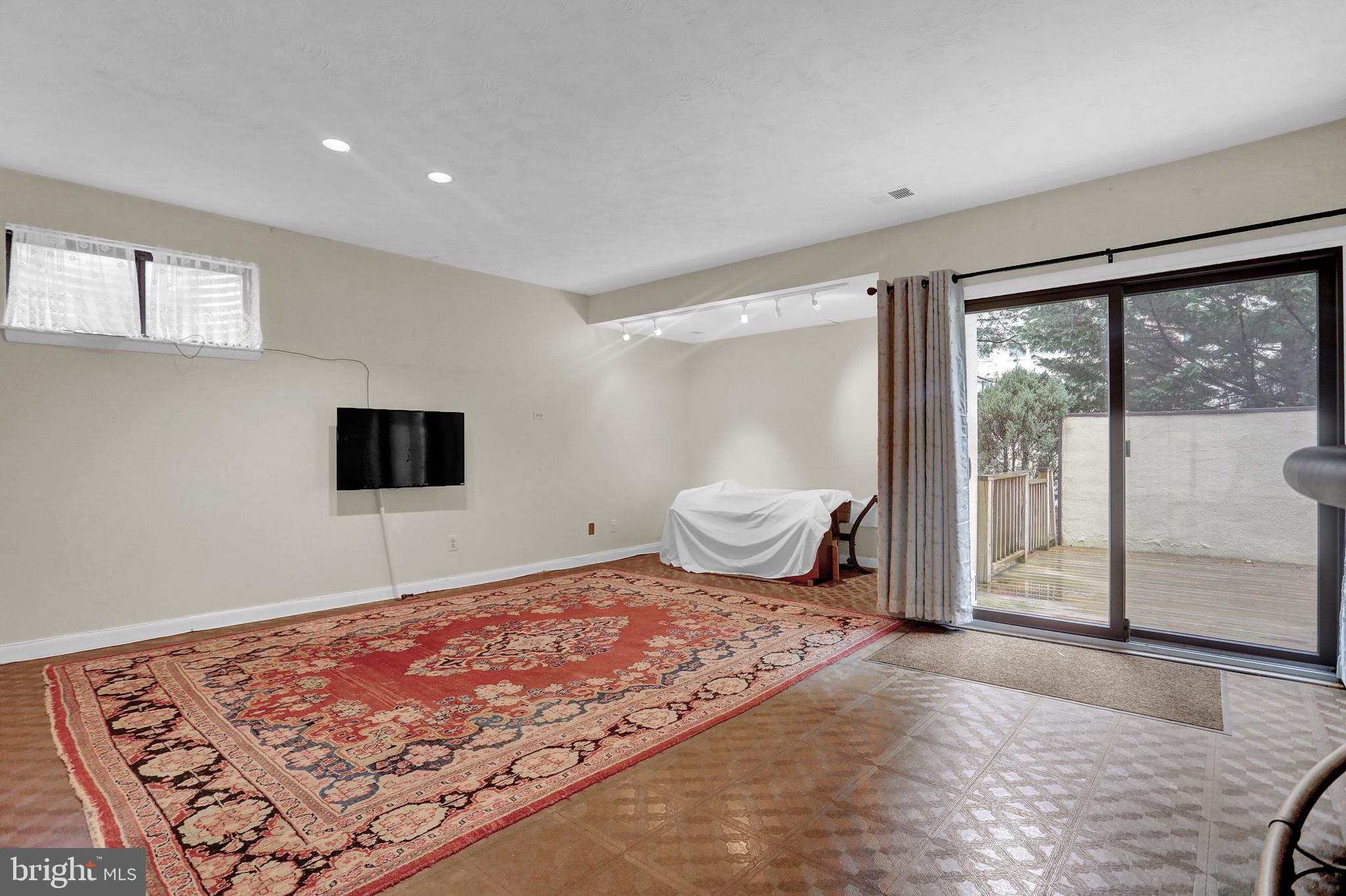 ROLAND SPRINGS - Residential