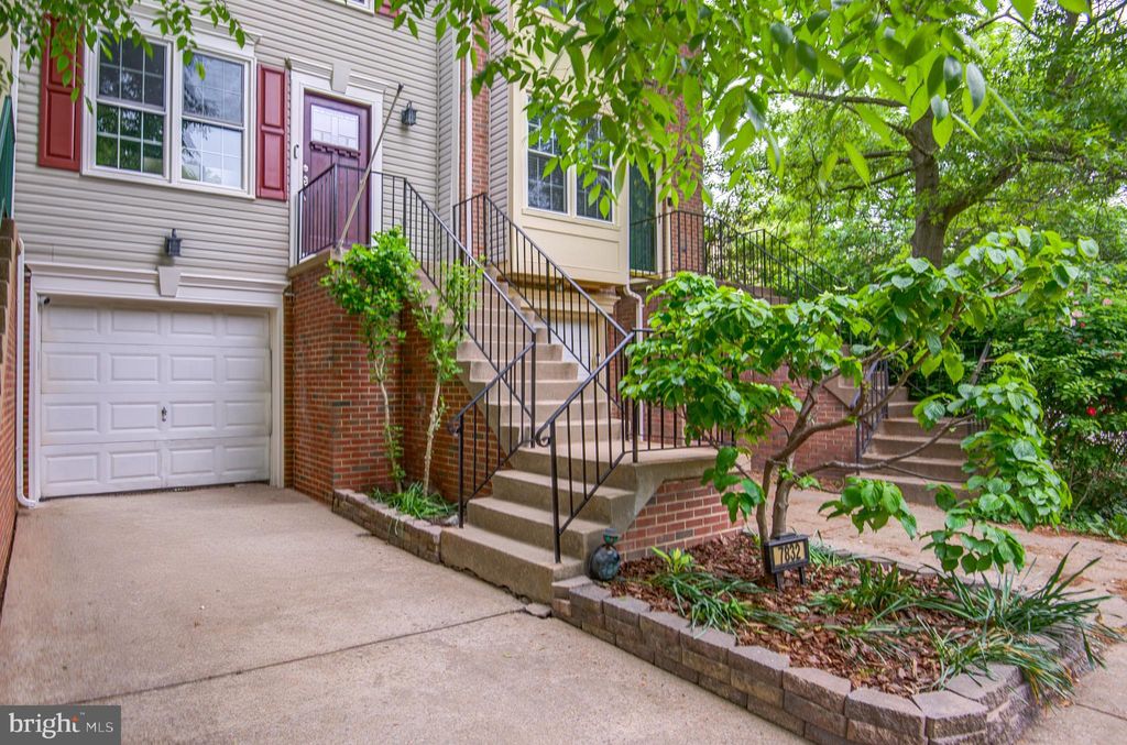 Photo of 7832 Gum Springs Village Drive, ALEXANDRIA, VA 22306 (MLS # VAFX2308146)