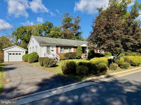 Homes For Sale - 211 N 33 Street<br/> PURCELLVILLE, VA 20132