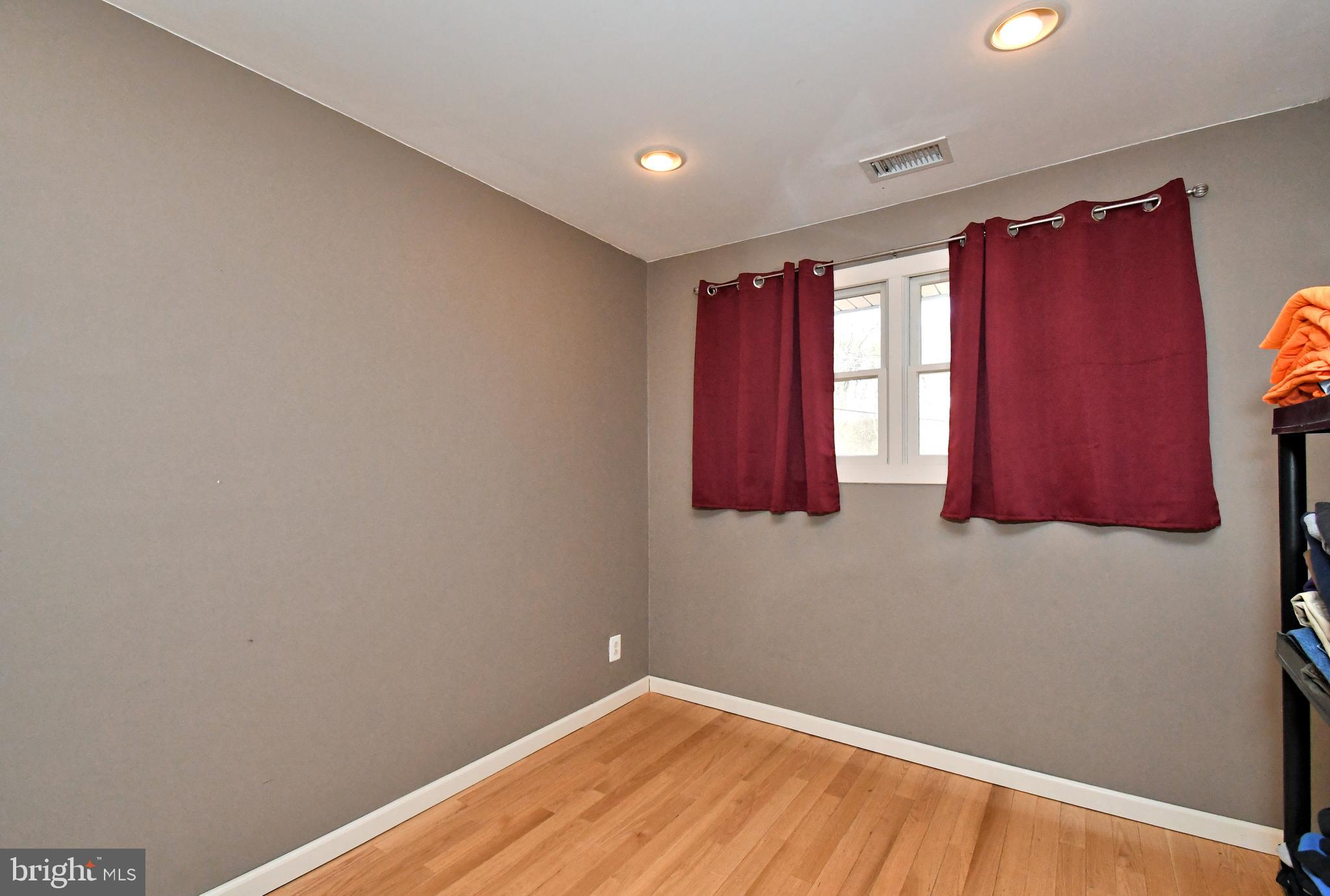 NORRISTOWN - Residential