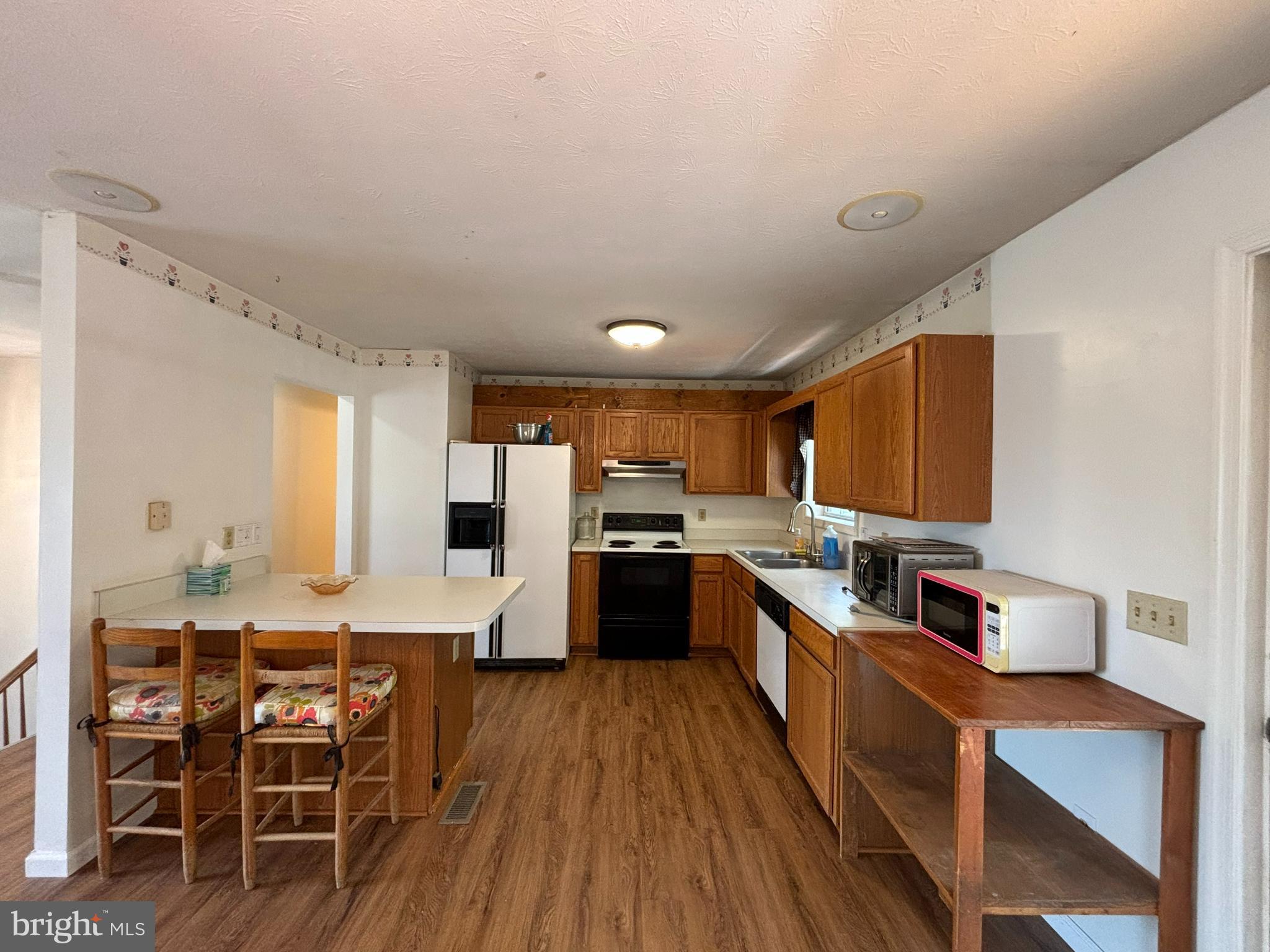 FOREST HEIGHTS - Residential Lease