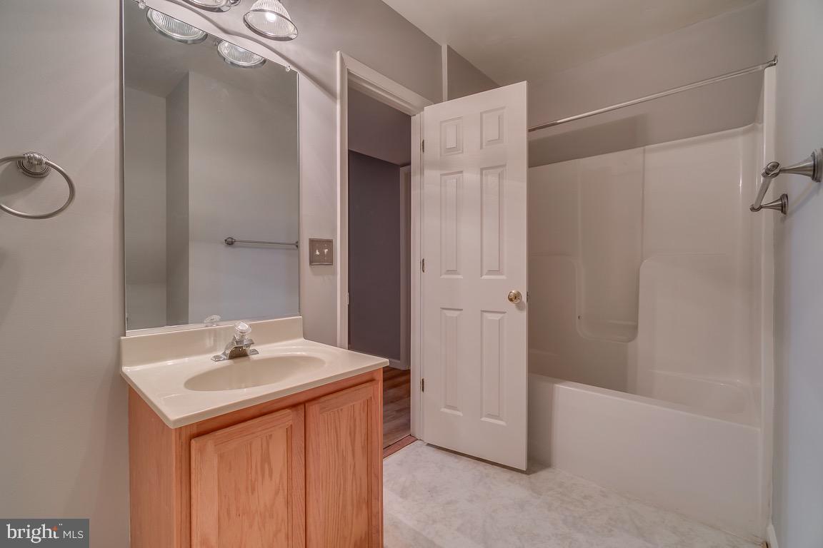 LAKE CAROLINE - Residential