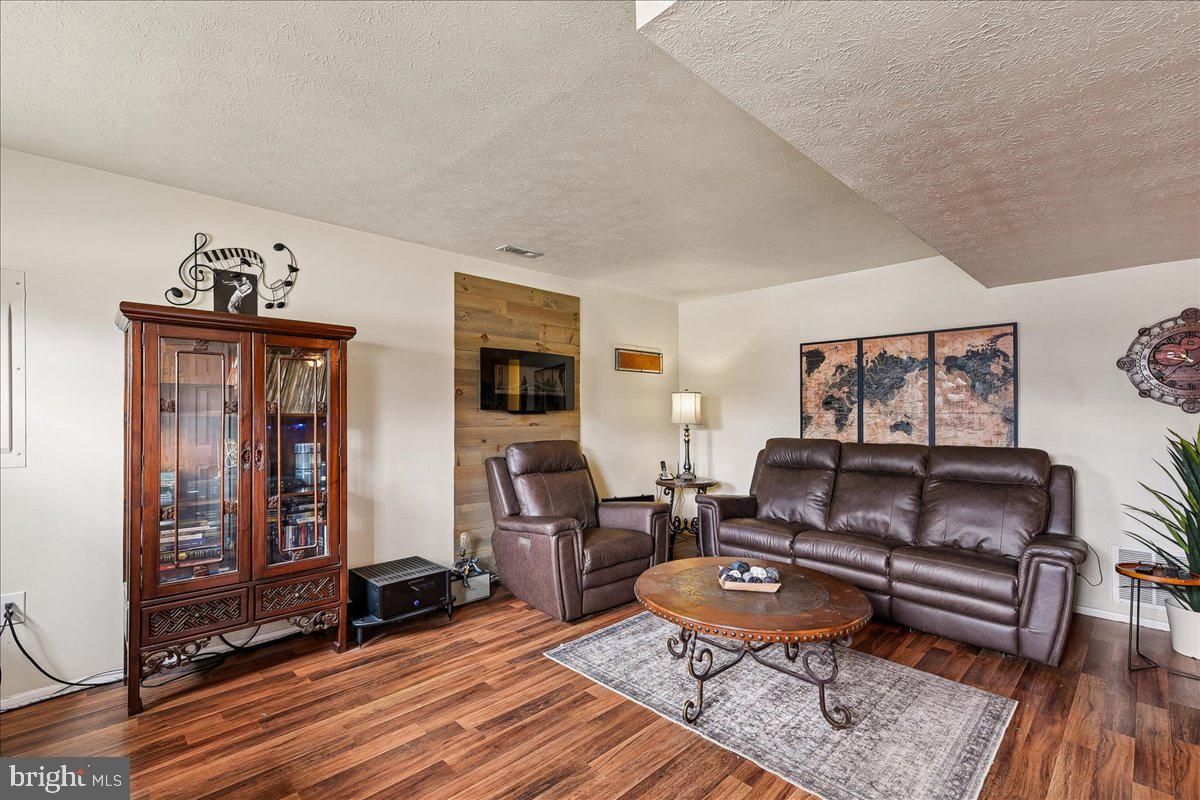 OXFORD ACRES - Residential