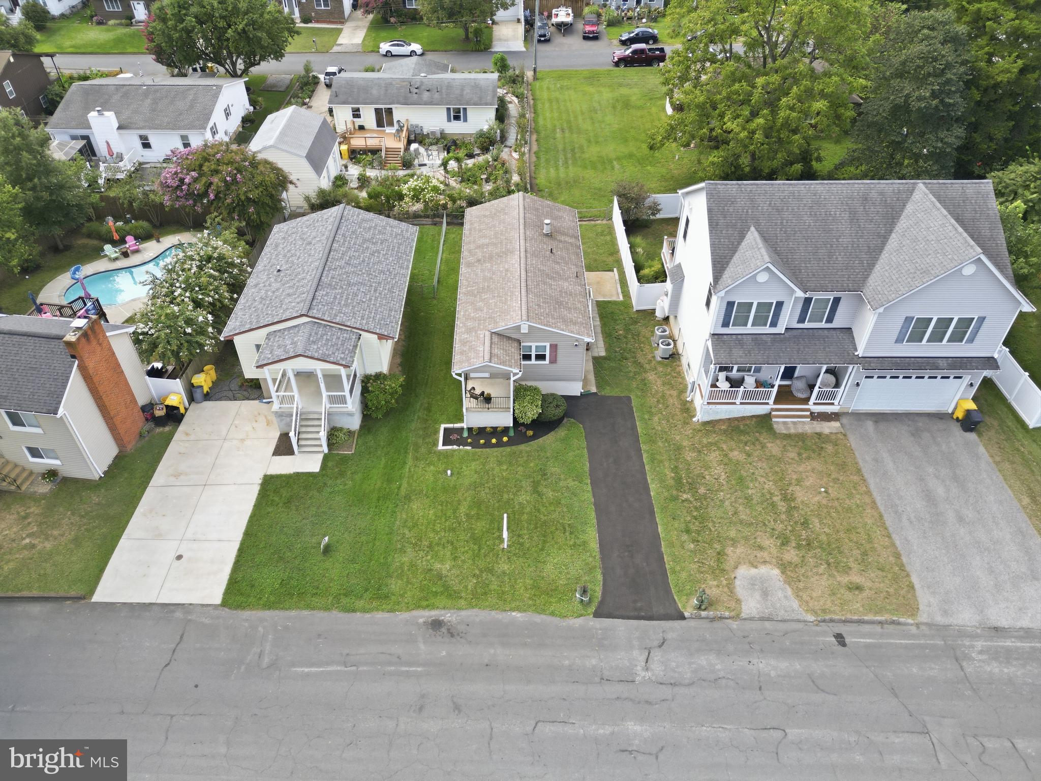 821 SHORE DRIVE