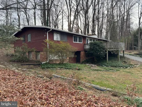 7527 Friar Tuck Court, Falls Church, VA MLS: VAFX2288660