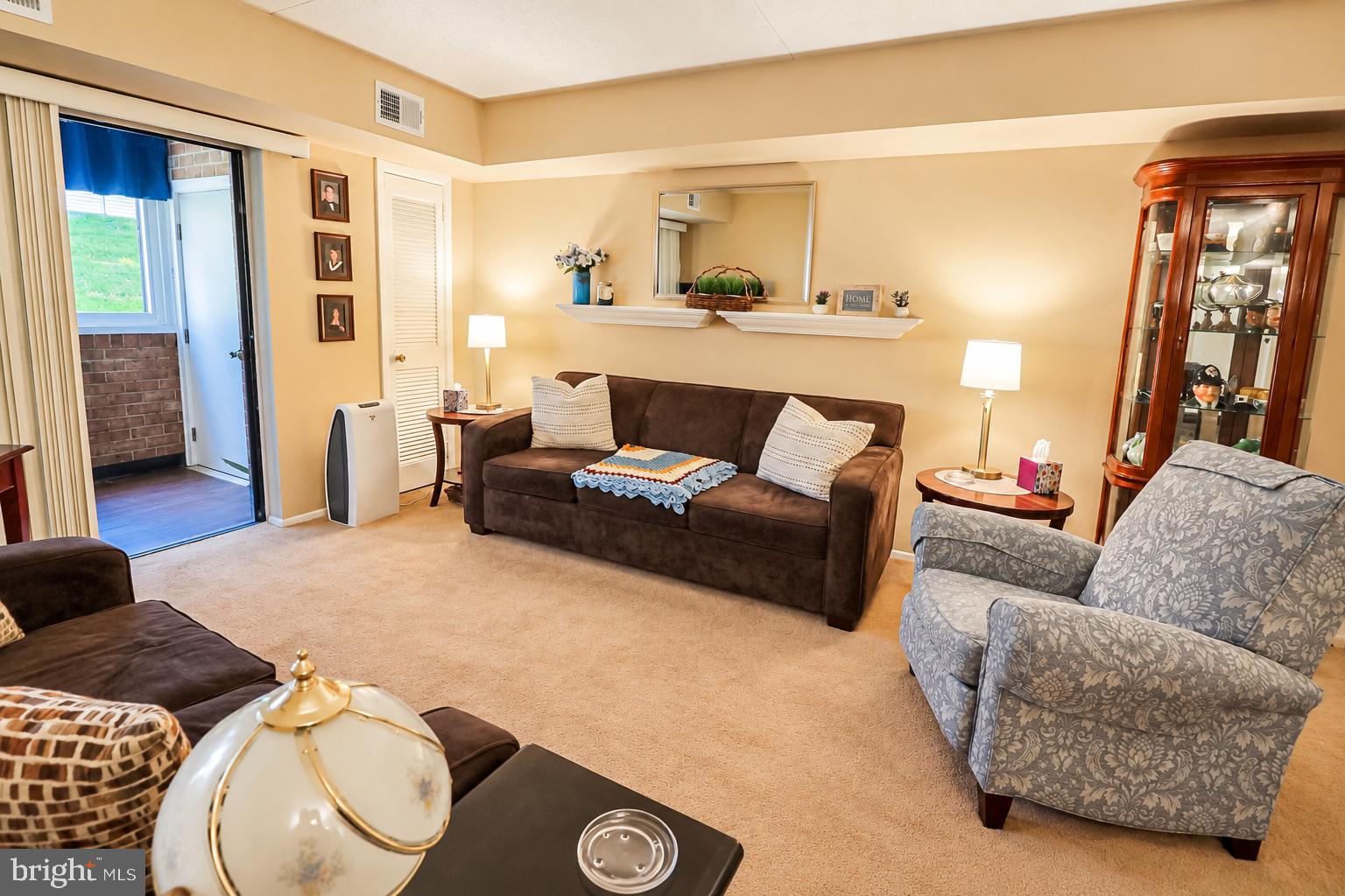 212 GOVERNOR CIRCLE