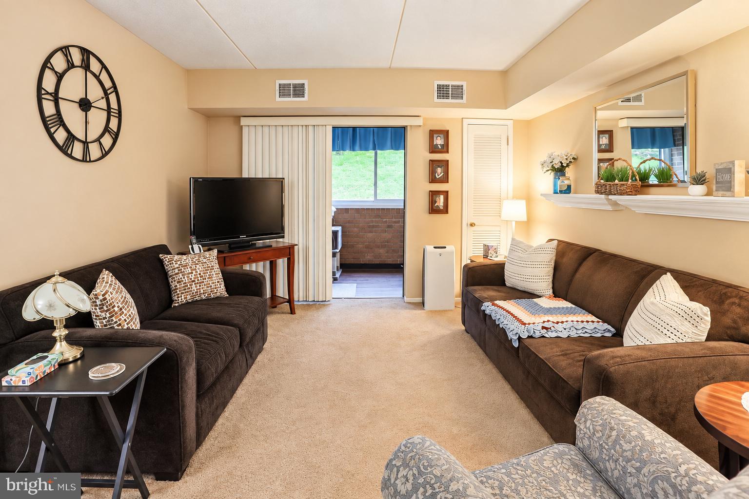 212 GOVERNOR CIRCLE