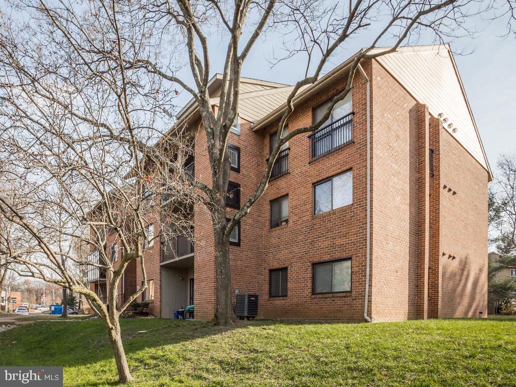 NORTH GREEN CONDOMINIUMS - Residential Lease