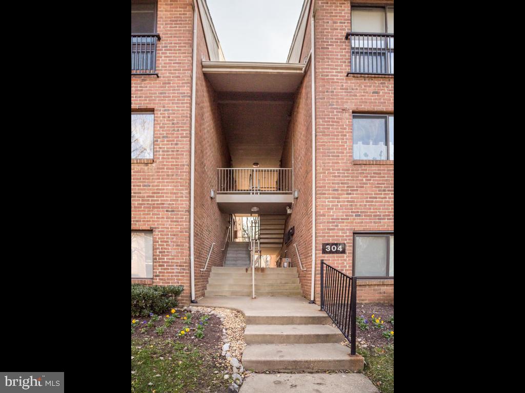 NORTH GREEN CONDOMINIUMS - Residential Lease