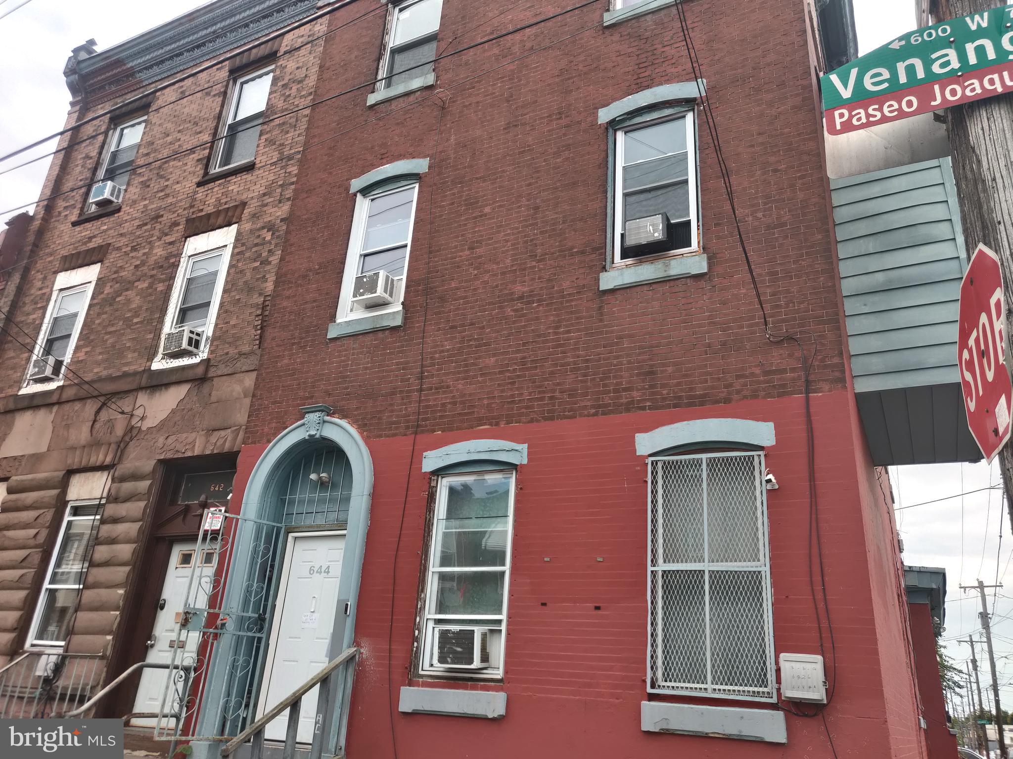 SPACIOUS, BRIGHT 2ND FLOOR STUDIO AVAILABLE FOR MOVE IN! Large living area, separate kitchen and bathroom. Decorate fireplace and LVP flooring. Schedule your showing today. Professionally managed in a nice building.