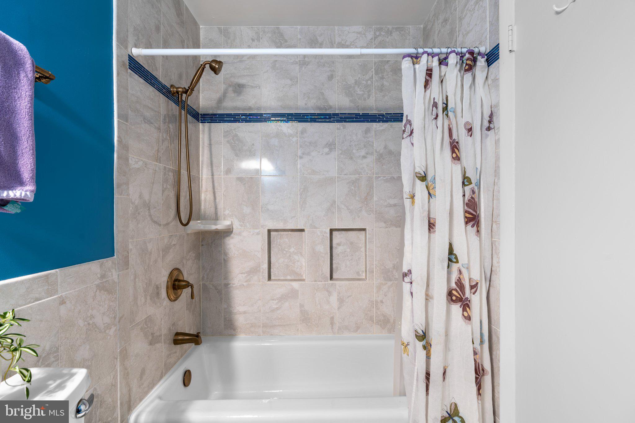 VILLAGE OF OWEN BROWN - Residential