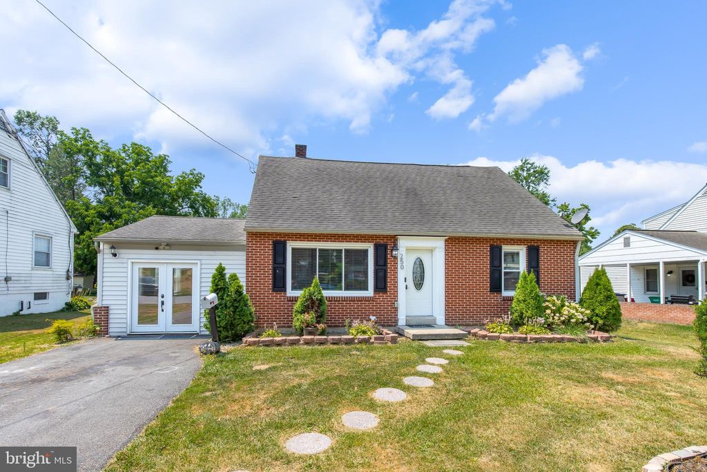 Photo of 250 Hawthorne Drive, Lancaster, PA 17603 (MLS # PALA2054202)