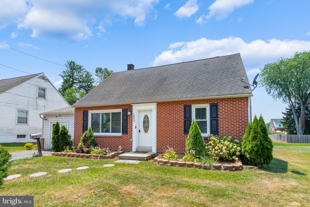 Photo of 250 Hawthorne Drive, Lancaster, PA 17603 (MLS # PALA2054202)