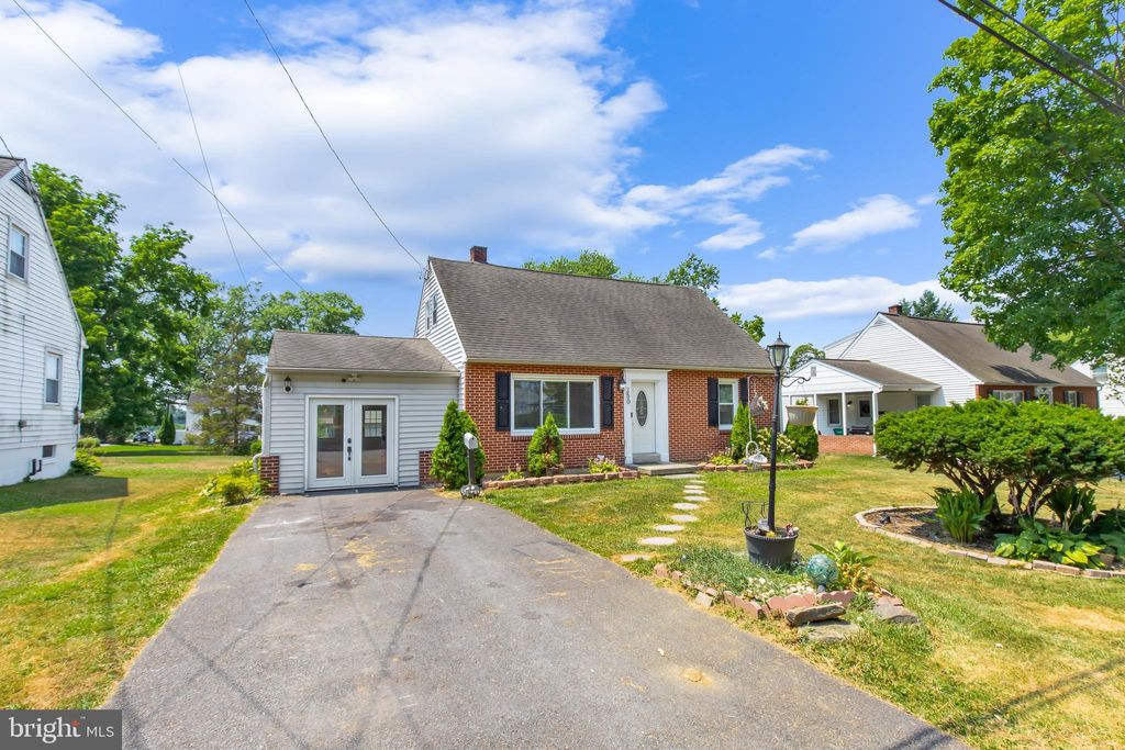 Photo of 250 Hawthorne Drive, Lancaster, PA 17603 (MLS # PALA2054202)