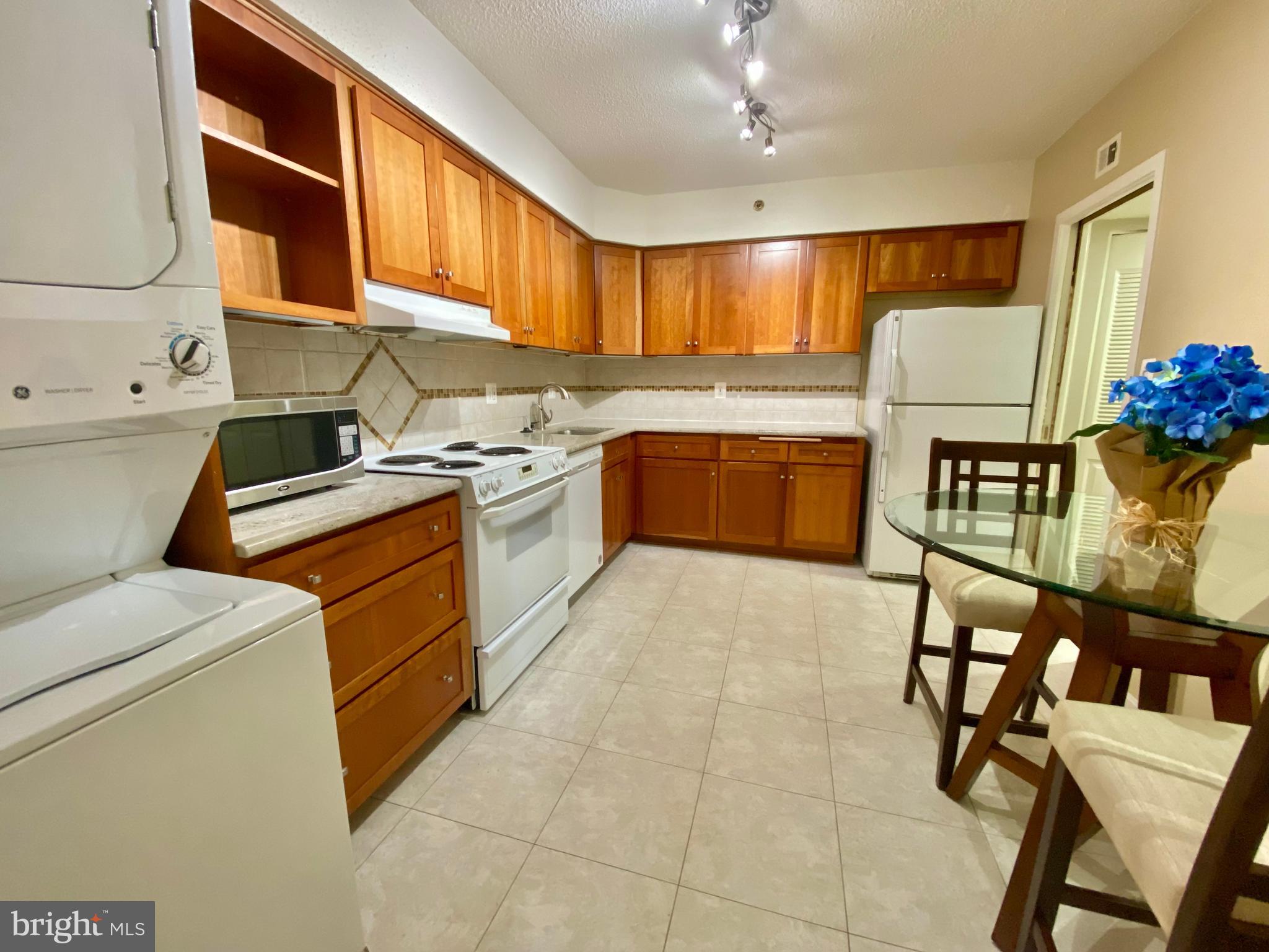 SKYLINE HOUSE - Residential Lease