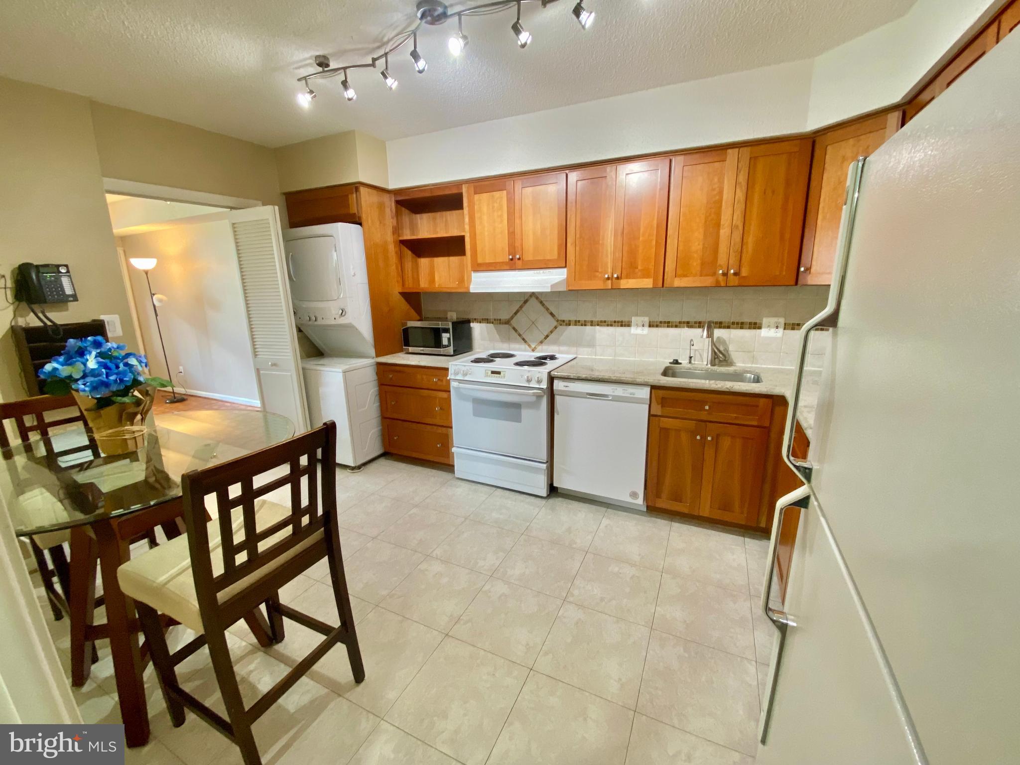 SKYLINE HOUSE - Residential Lease