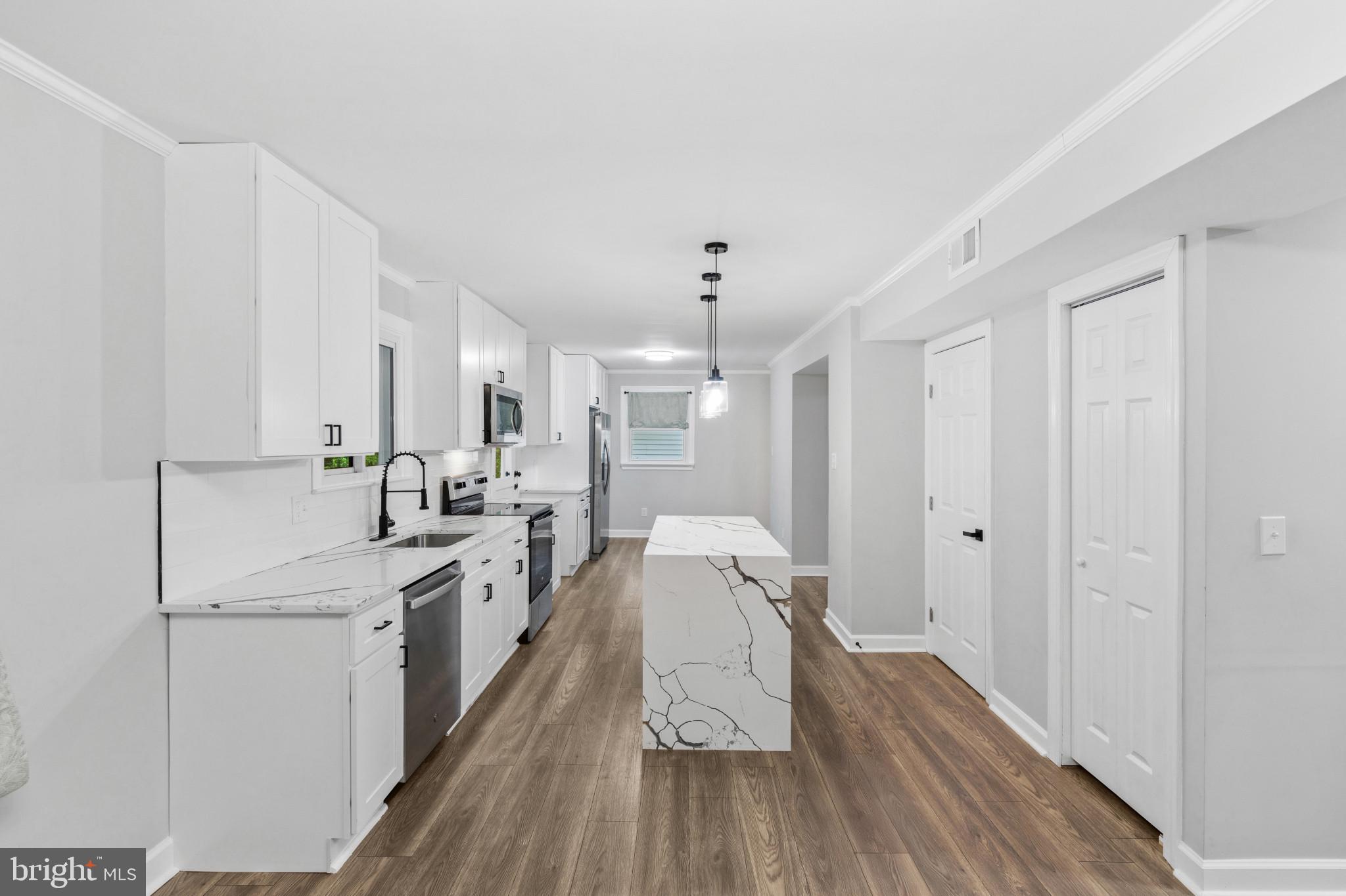 WESTBURY - Residential