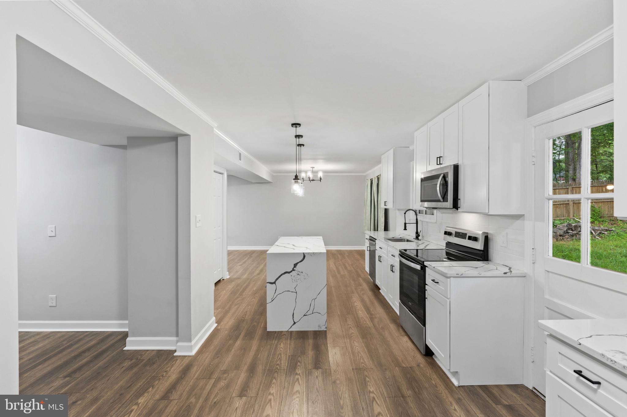 WESTBURY - Residential