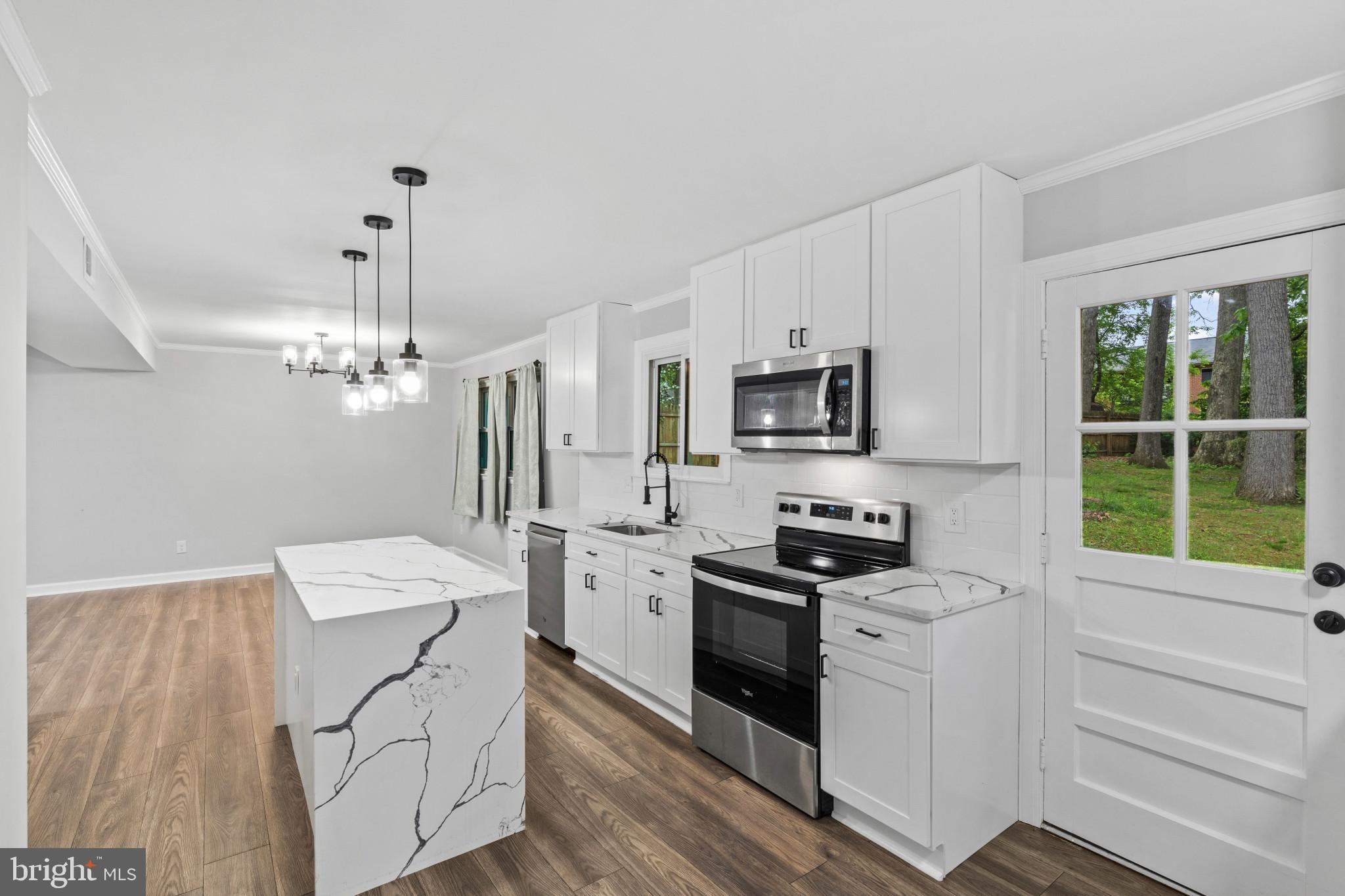 WESTBURY - Residential