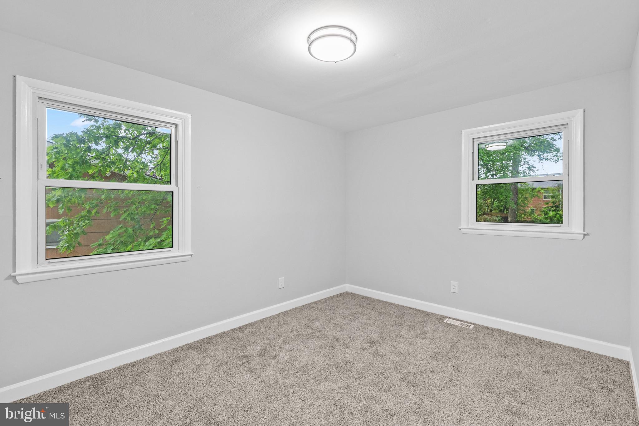 WESTBURY - Residential