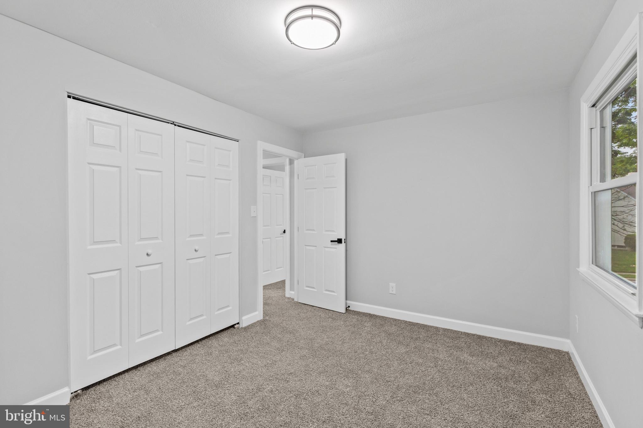 WESTBURY - Residential