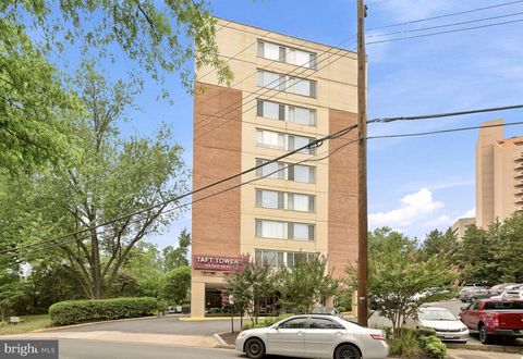 Photo of 1210 N Taft Street #811, ARLINGTON, VA 22201 (MLS # VAAR2072808)