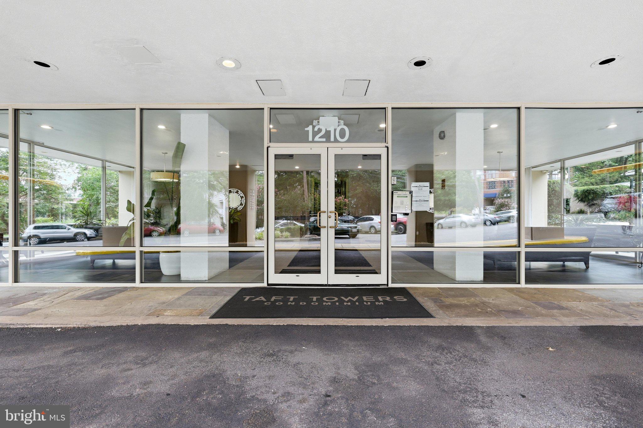 1210 N TAFT STREET 811