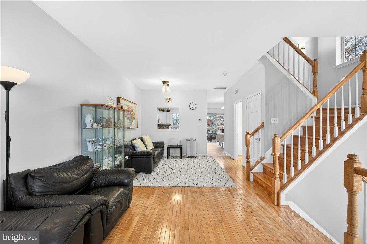 CENTRE RIDGE LAND BAY - Residential