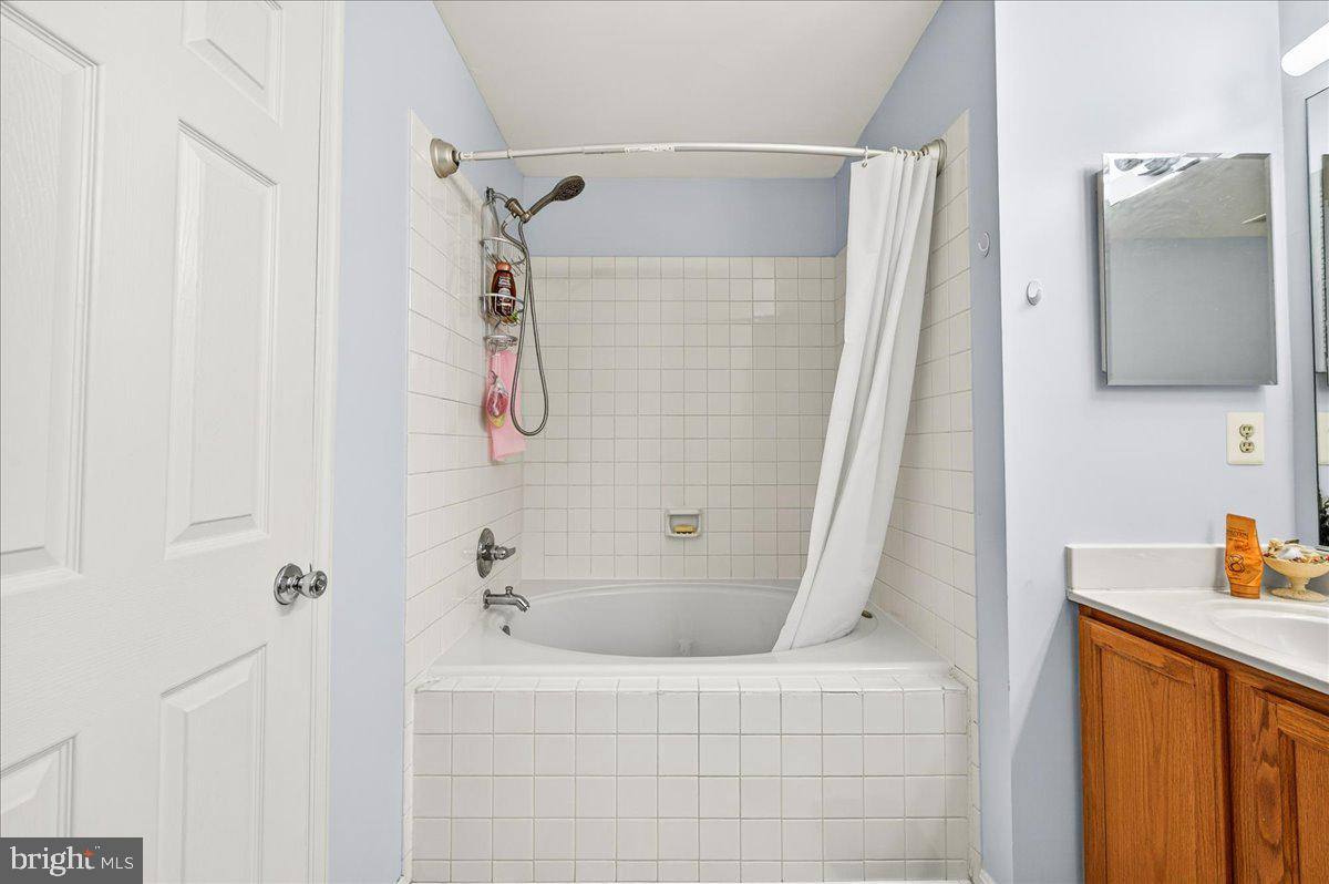 CENTRE RIDGE LAND BAY - Residential