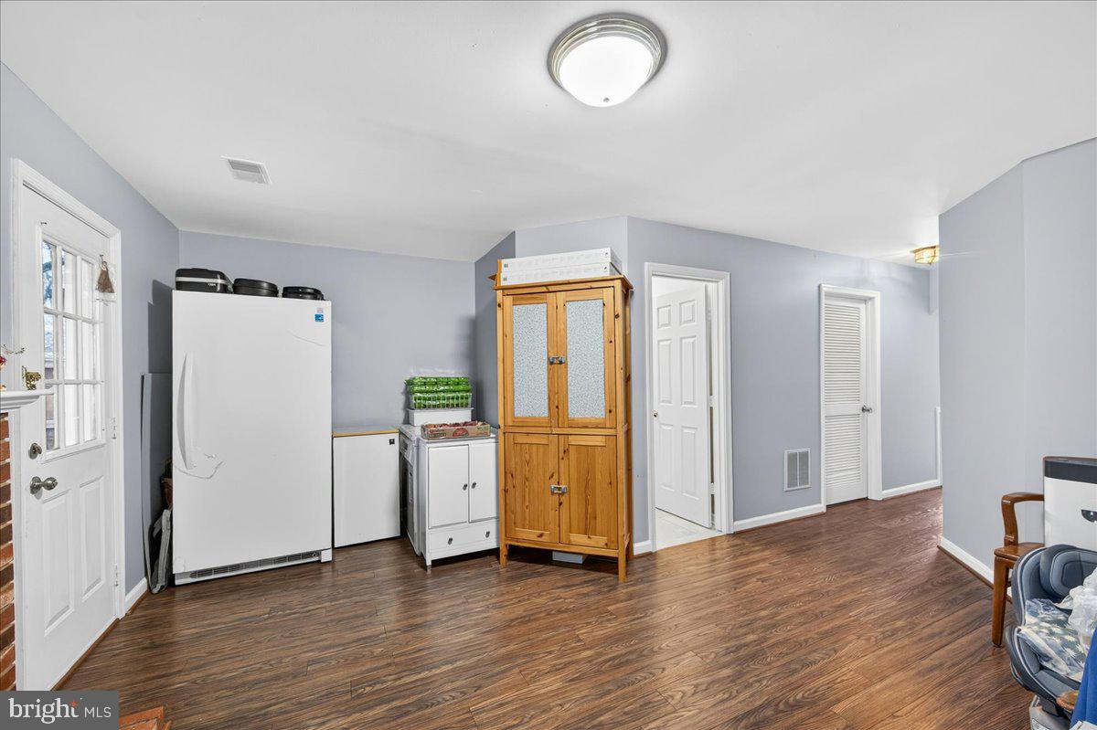 CENTRE RIDGE LAND BAY - Residential