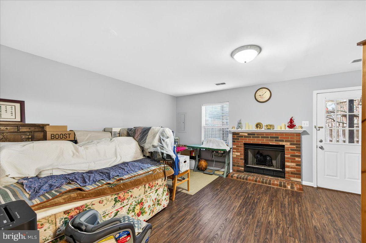 CENTRE RIDGE LAND BAY - Residential