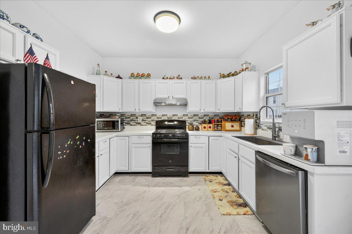 CENTRE RIDGE LAND BAY - Residential