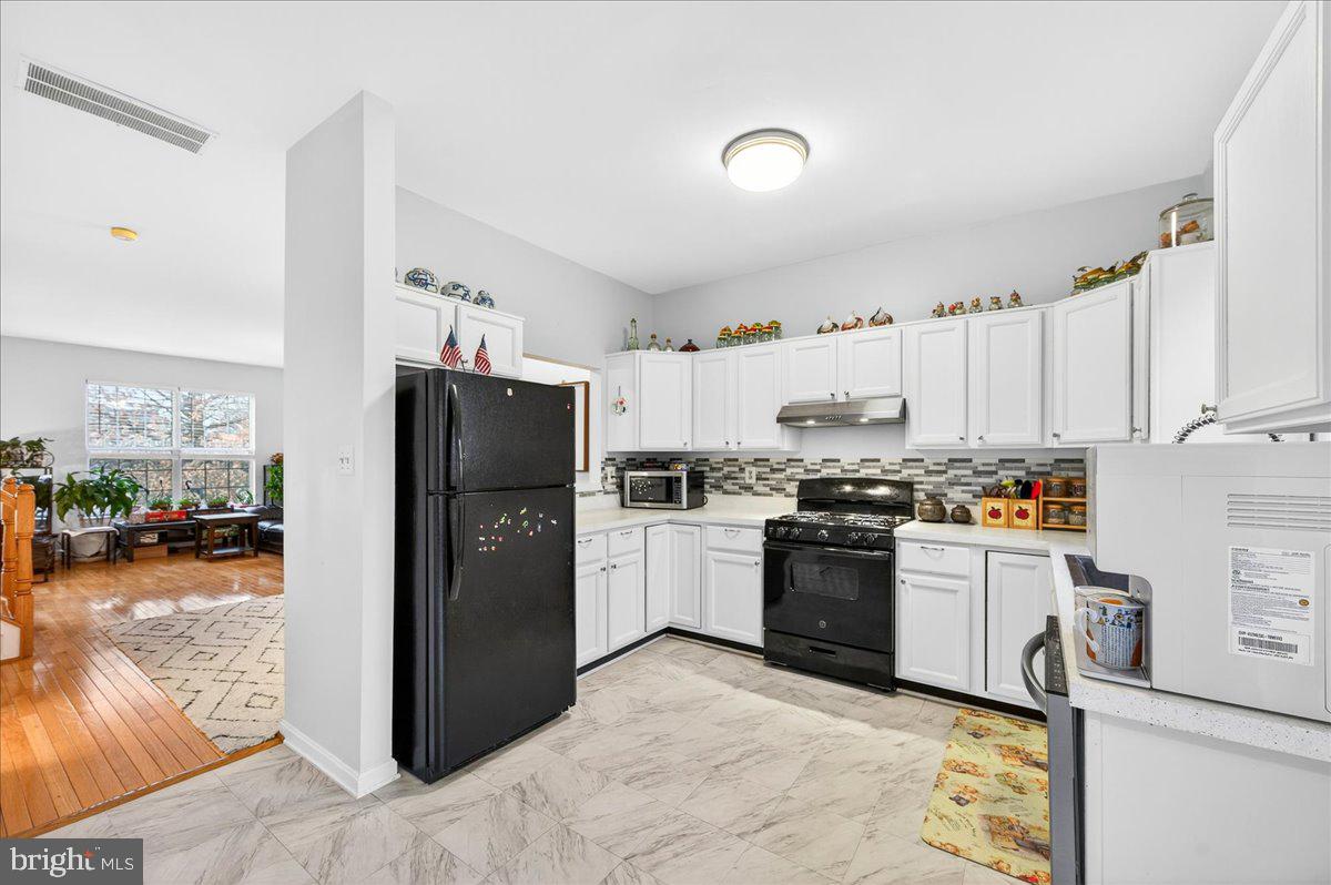 CENTRE RIDGE LAND BAY - Residential