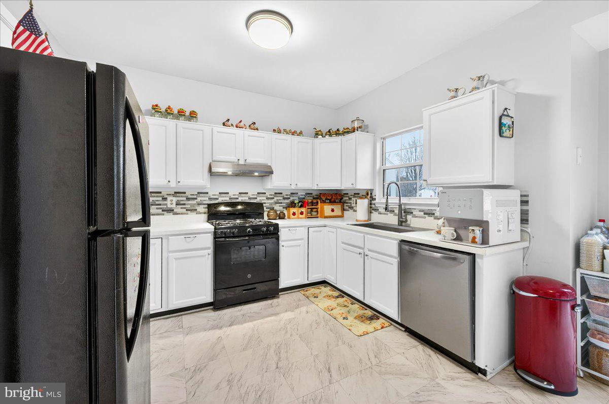 CENTRE RIDGE LAND BAY - Residential