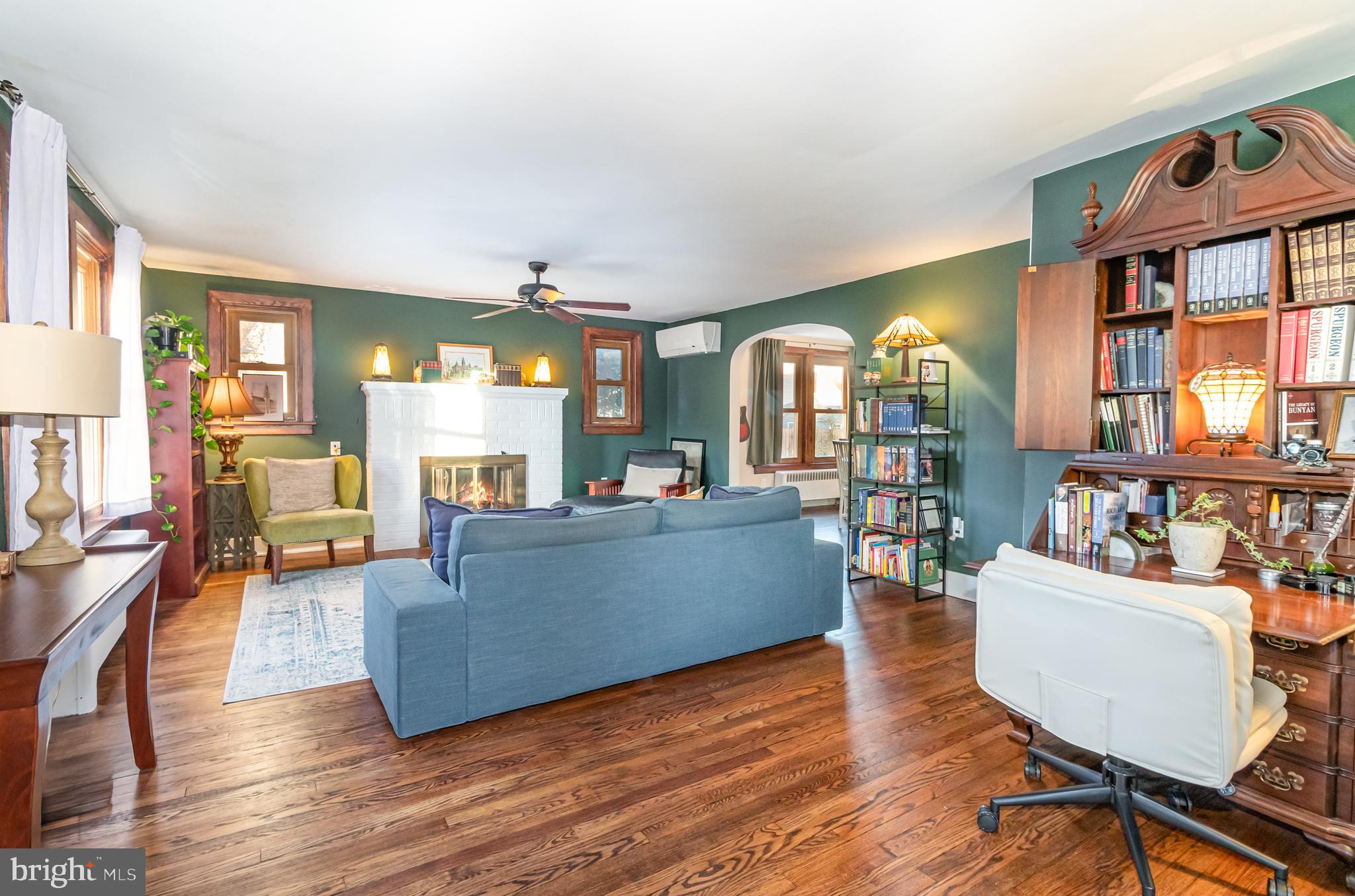 923 N COLLEGE STREET