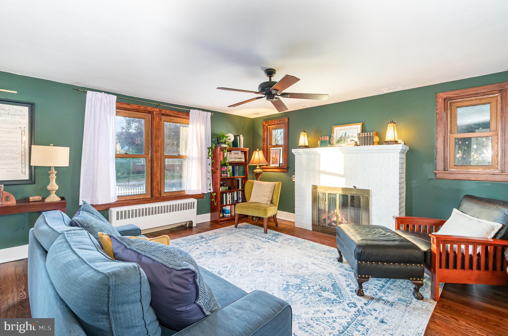 923 N COLLEGE STREET