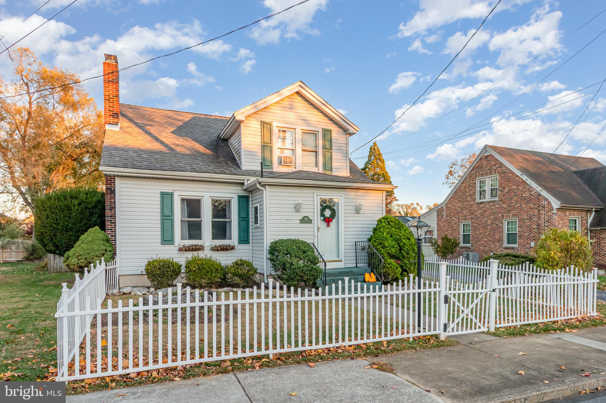 923 N COLLEGE STREET