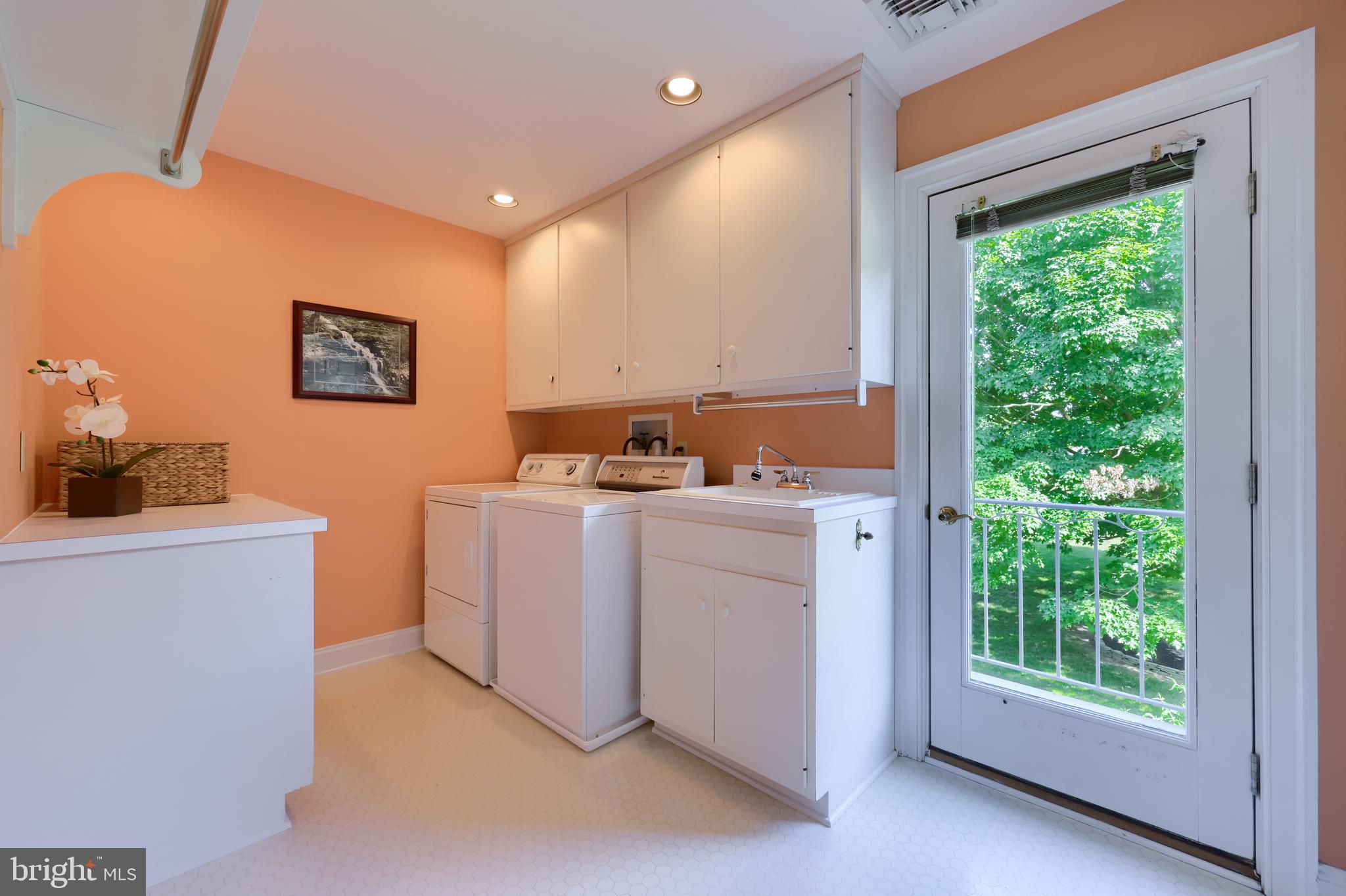 STONEHENGE - Residential