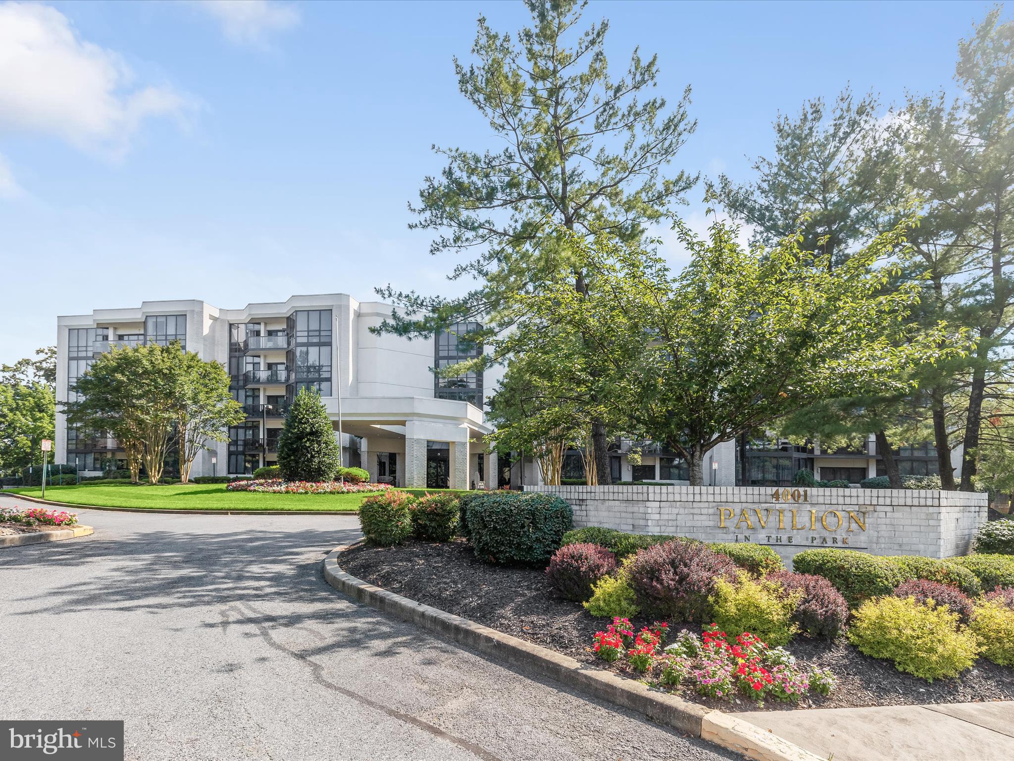 PAVILION IN THE PARK - Residential