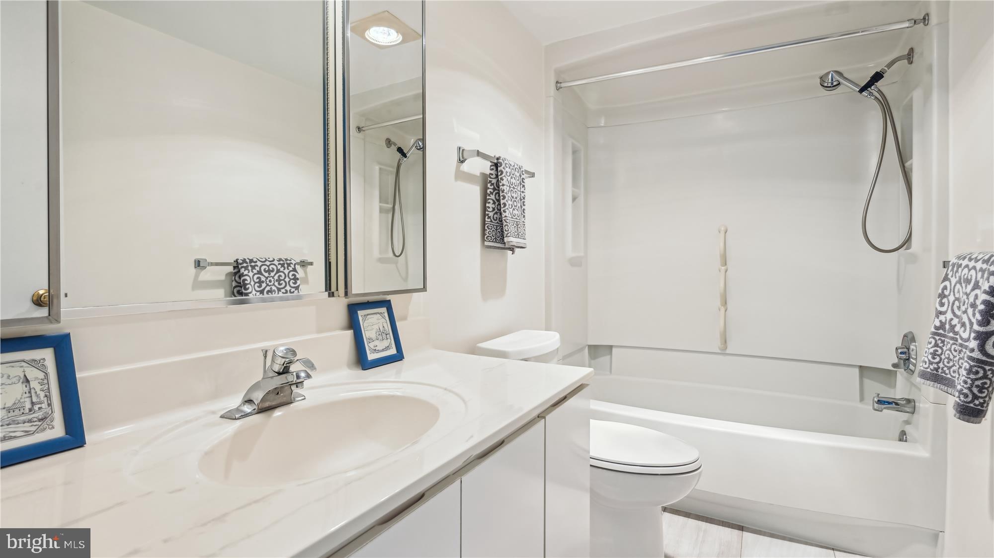 LEISURE WORLD - Residential