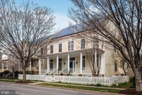 Photo of 505 Grand Champion Drive, ROCKVILLE, MD 20850 (MLS # MDMC2244360)