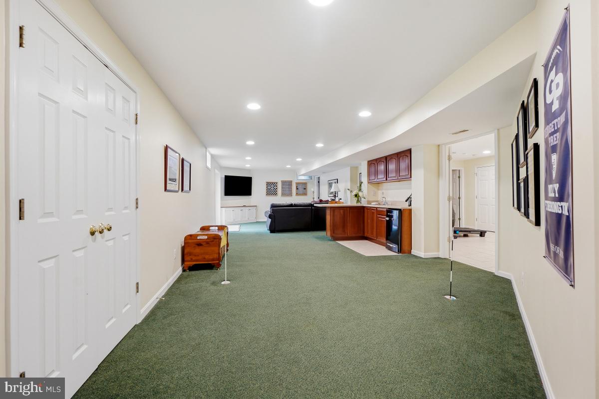 BROOKE MANOR - Residential