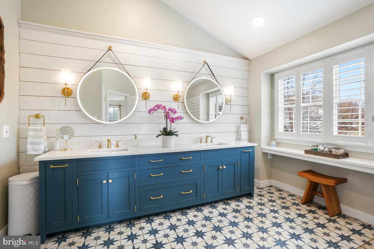 BROOKE MANOR - Residential