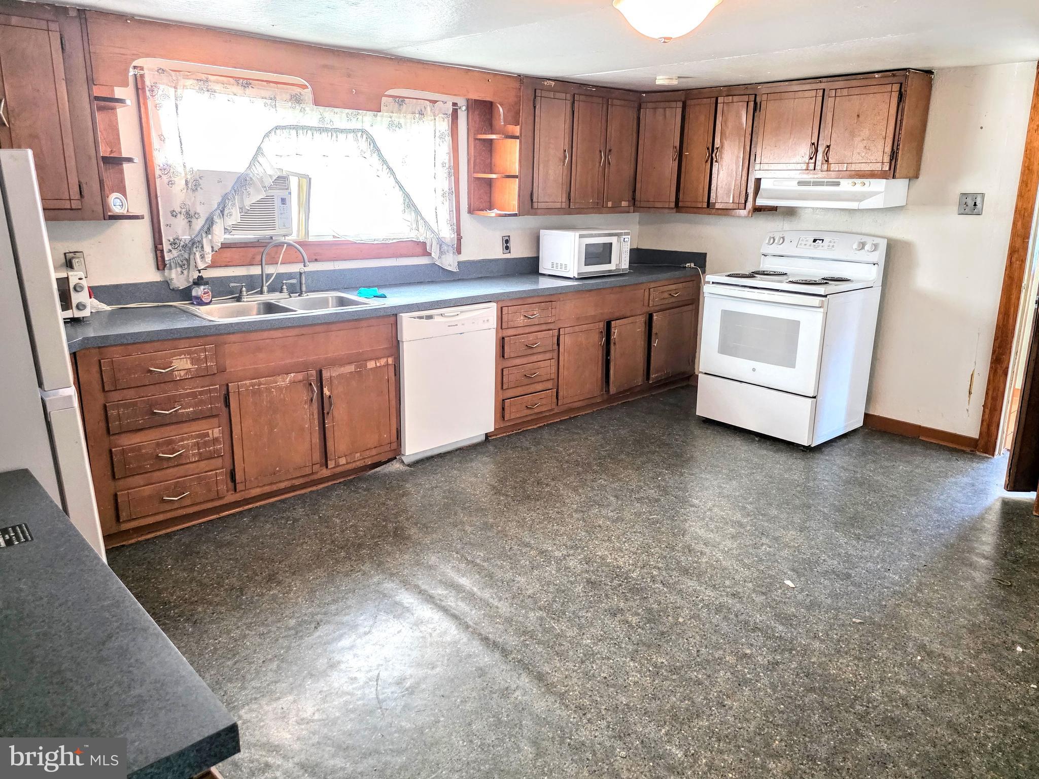 546 W MAIN STREET