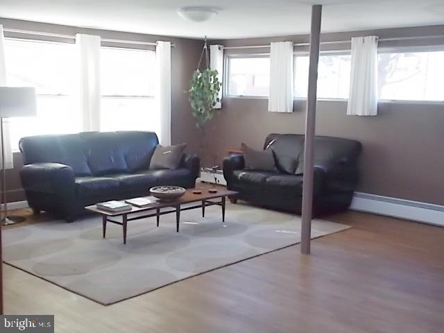 HOLLYWOOD SQUARE - Residential