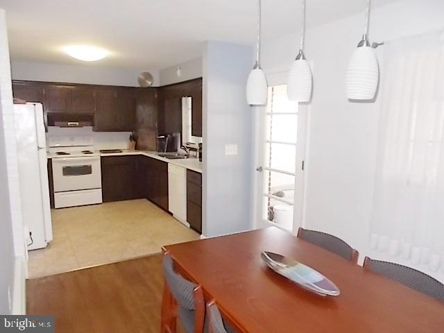 HOLLYWOOD SQUARE - Residential