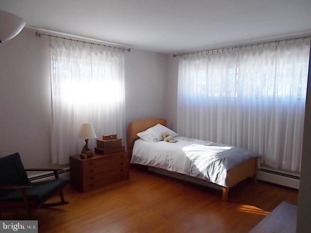 HOLLYWOOD SQUARE - Residential