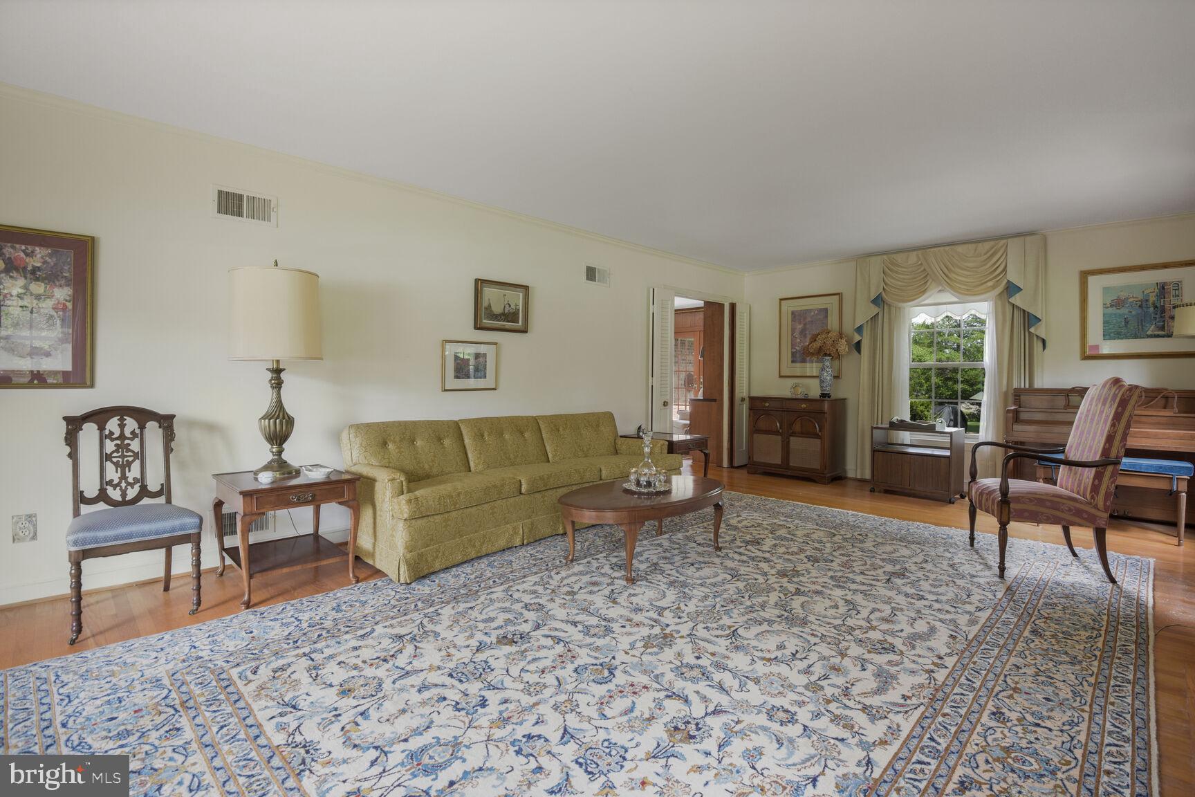 9921 KENTSDALE DRIVE