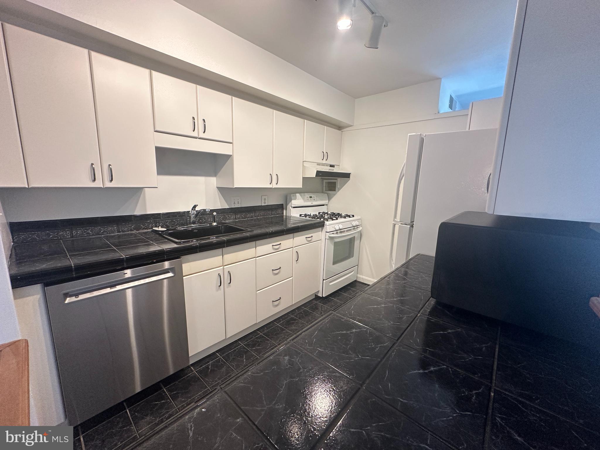 SPRING LAKE GARDEN CONDOMINIUM - Residential
